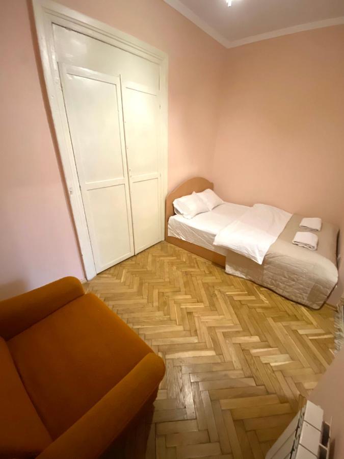 Apartment біля залізничного вокзалу вулиця залізнична 10 до 5 гостей *