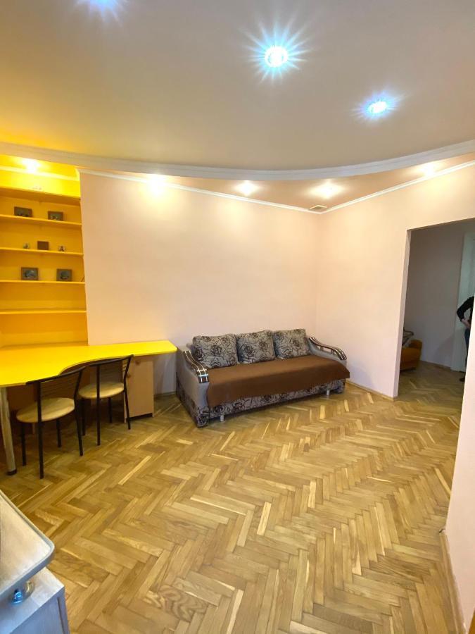 Apartment біля залізничного вокзалу вулиця залізнична 10 до 5 гостей *