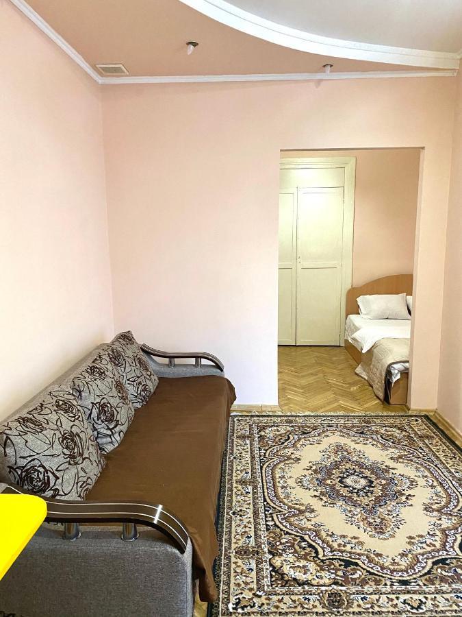 Apartment біля залізничного вокзалу вулиця залізнична 10 до 5 гостей *