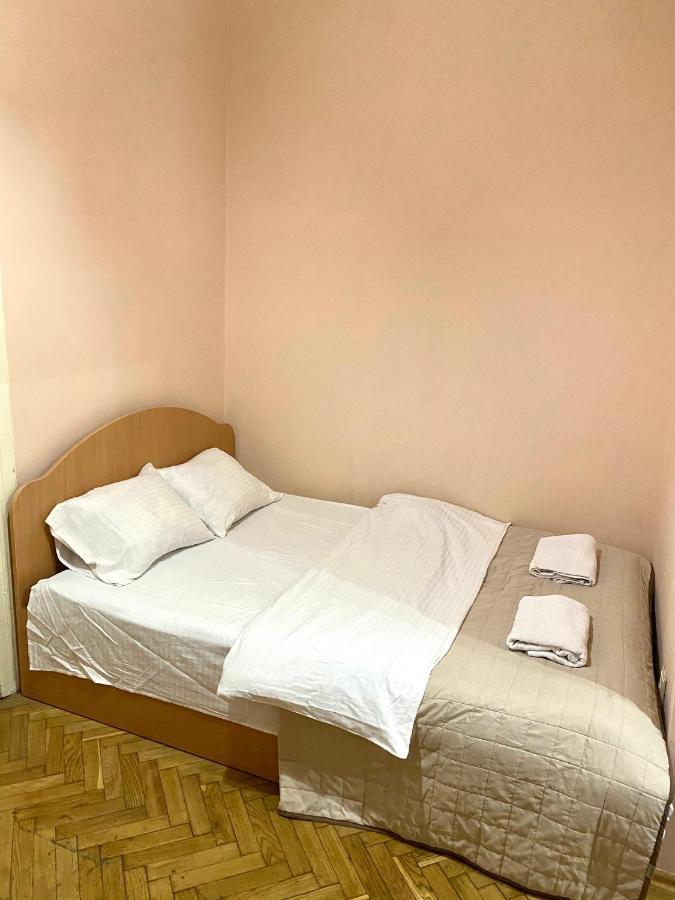 Apartment біля залізничного вокзалу вулиця залізнична 10 до 5 гостей *