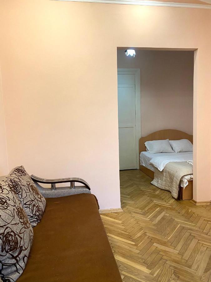 Apartment біля залізничного вокзалу вулиця залізнична 10 до 5 гостей Lviv