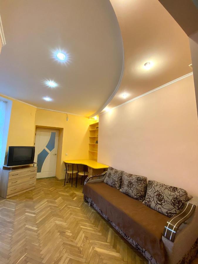 Apartment біля залізничного вокзалу вулиця залізнична 10 до 5 гостей Lviv