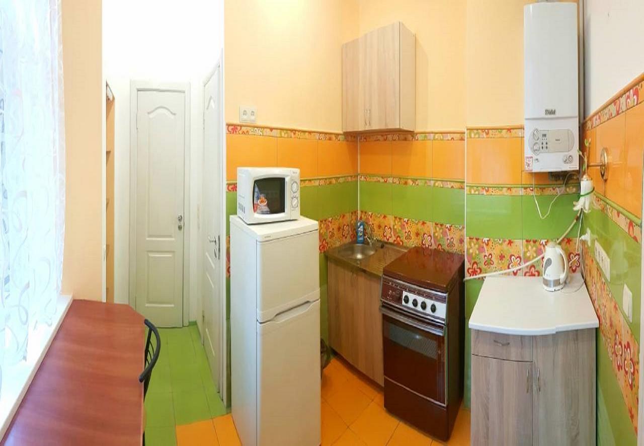 біля залізничного вокзалу вулиця залізнична 10 до 5 гостей Apartment Lviv